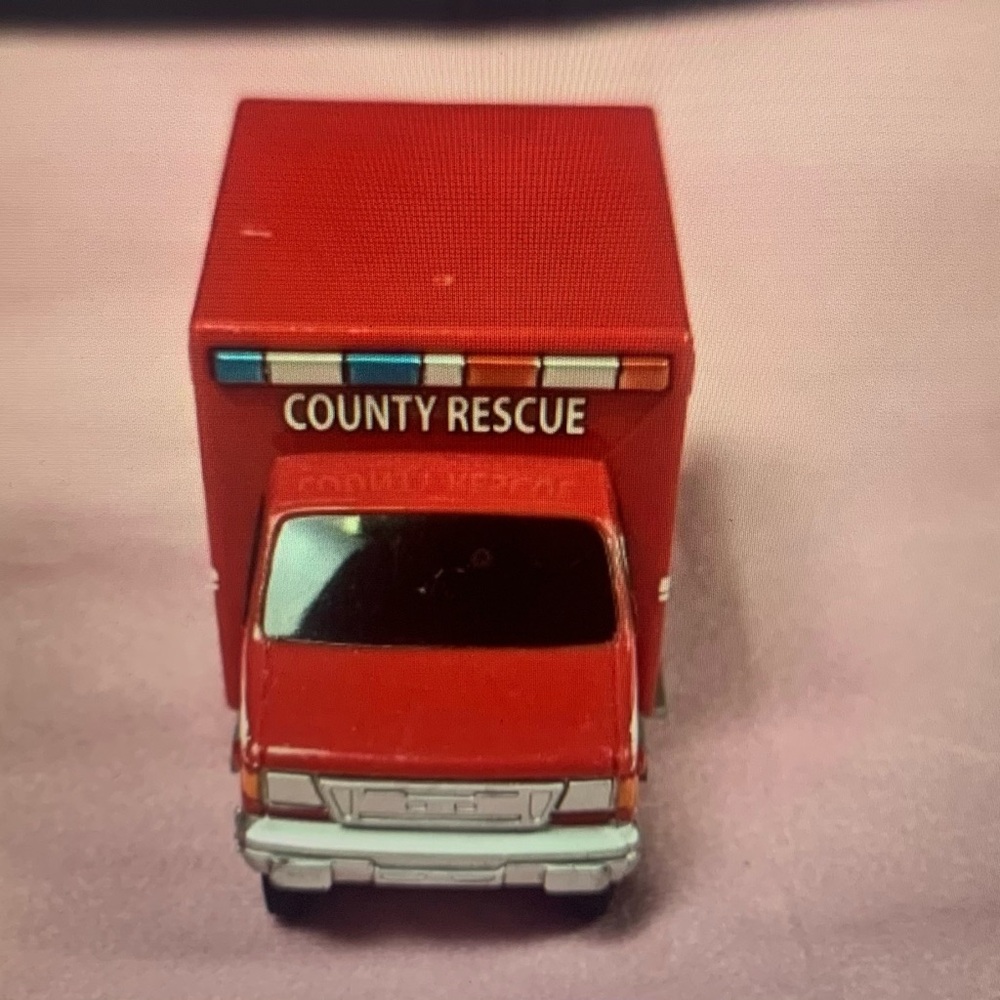 County Rescue Pull Back Die Cast Metal Vehicle)